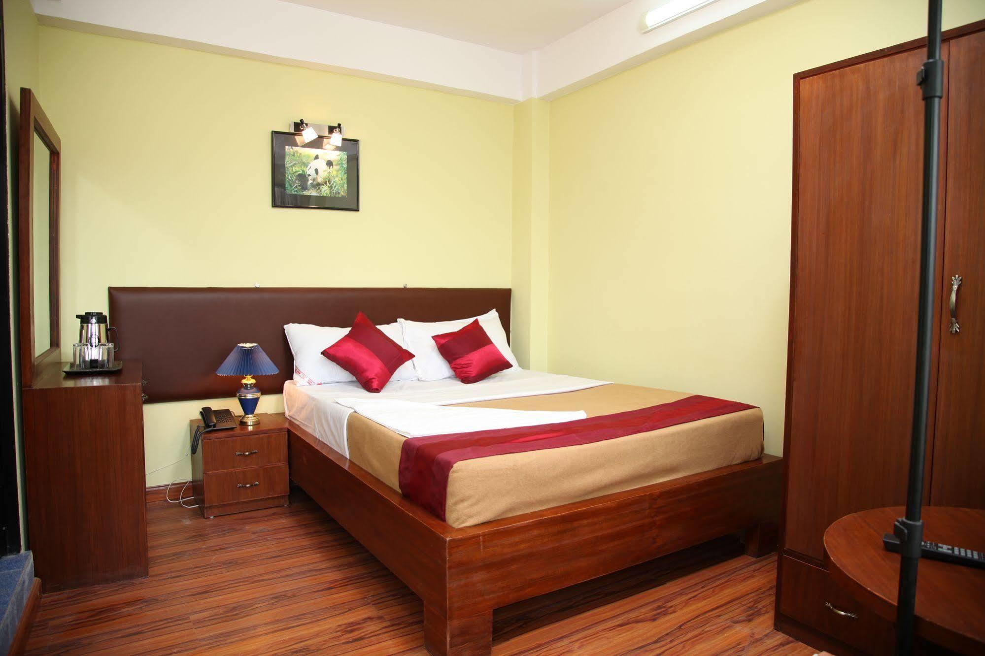 New Hotel Panda كاتماندو المظهر الخارجي الصورة